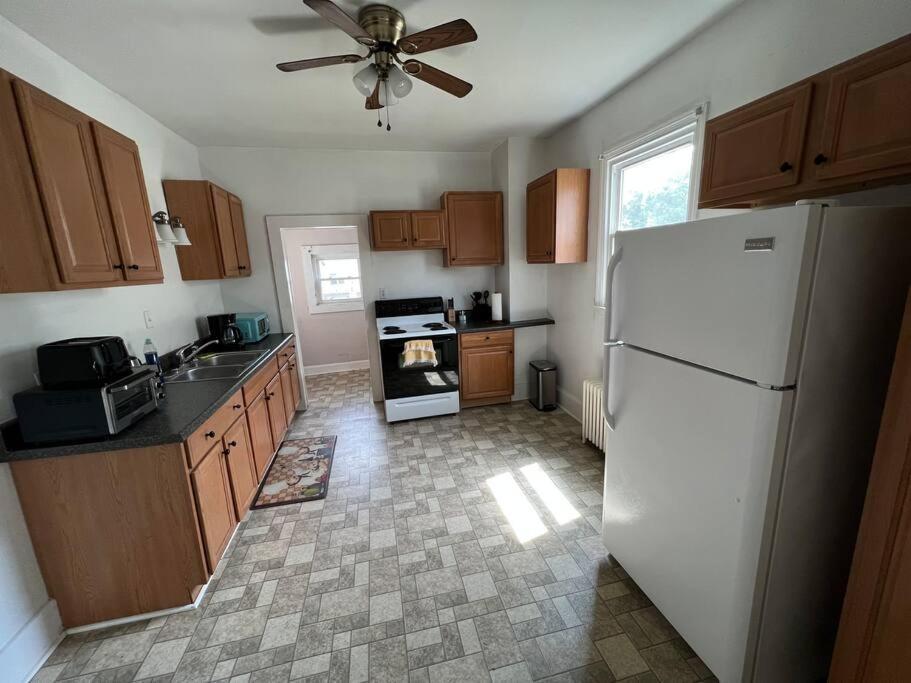 The Purple Door Apt In The Heart Of Radford City المظهر الخارجي الصورة